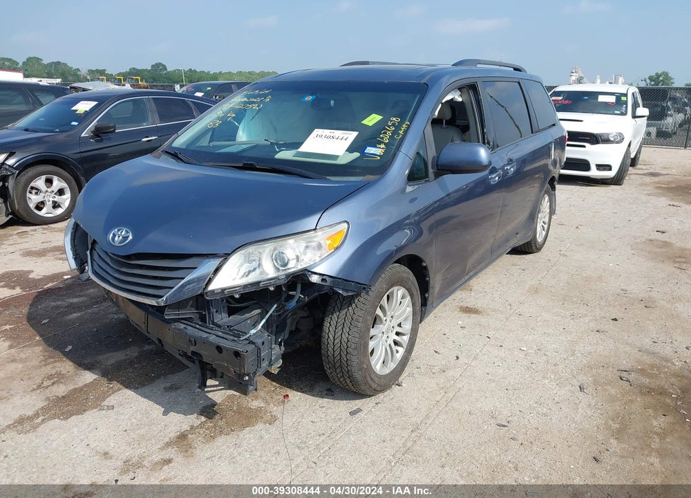2015 TOYOTA SIENNA XLE 8 PASSENGER VIN: 5TDYK3DC5FS602658