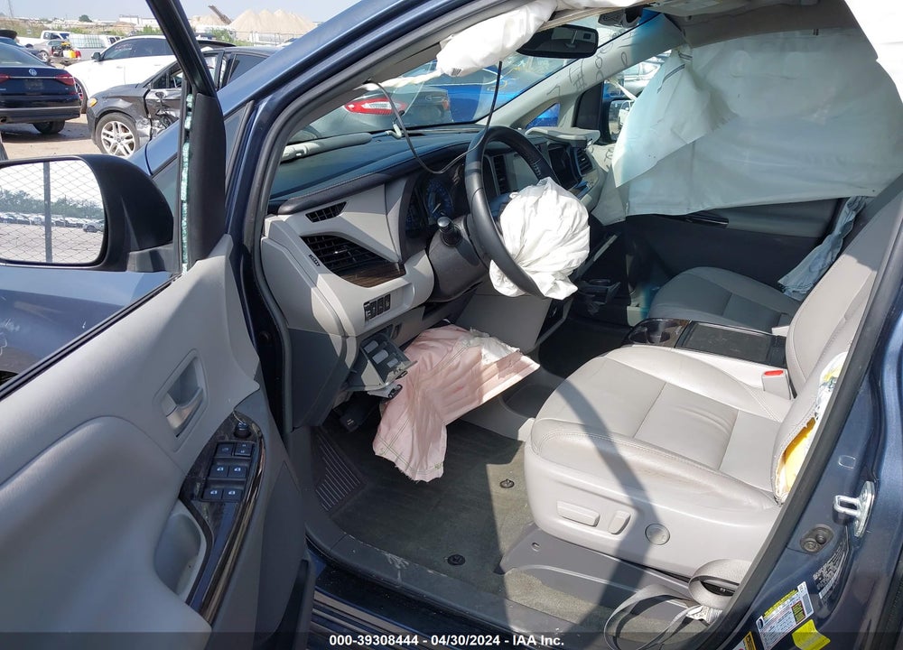 2015 TOYOTA SIENNA XLE 8 PASSENGER VIN: 5TDYK3DC5FS602658