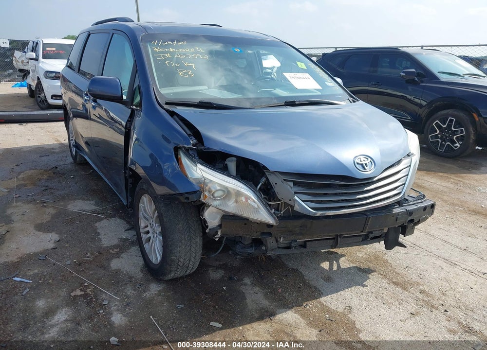2015 TOYOTA SIENNA XLE 8 PASSENGER VIN: 5TDYK3DC5FS602658