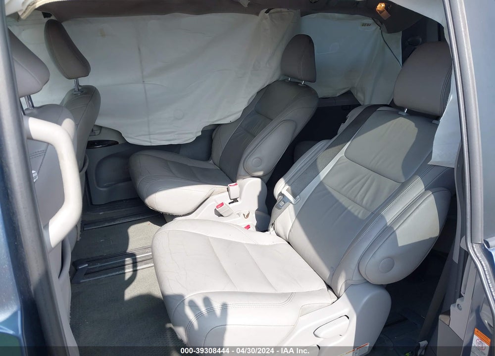 2015 TOYOTA SIENNA XLE 8 PASSENGER VIN: 5TDYK3DC5FS602658