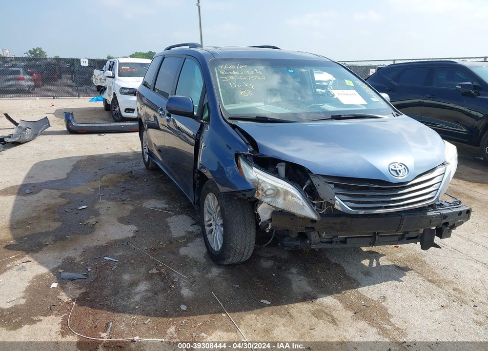 2015 TOYOTA SIENNA XLE 8 PASSENGER VIN: 5TDYK3DC5FS602658