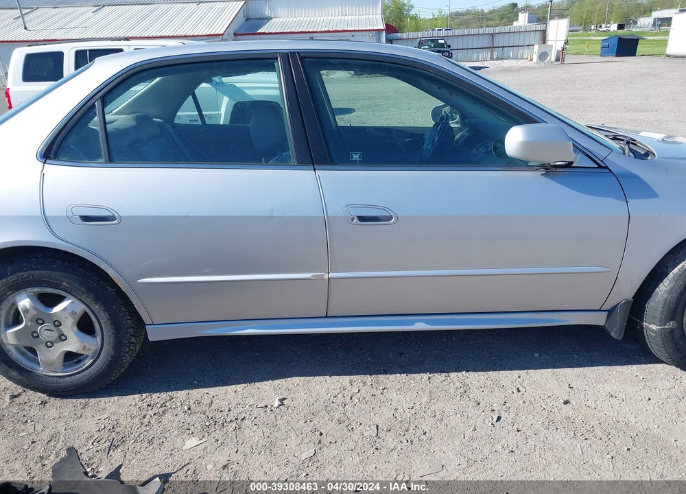 2002 HONDA ACCORD 3.0 EX VIN: 1HGCG16582A018150