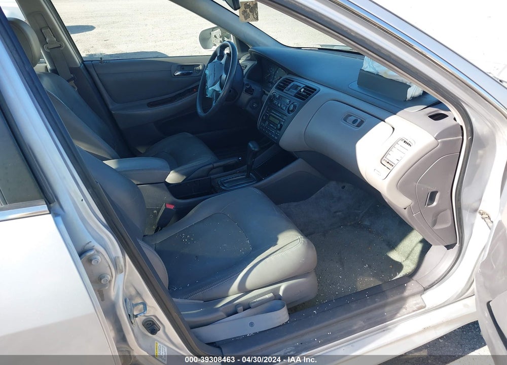 2002 HONDA ACCORD 3.0 EX VIN: 1HGCG16582A018150