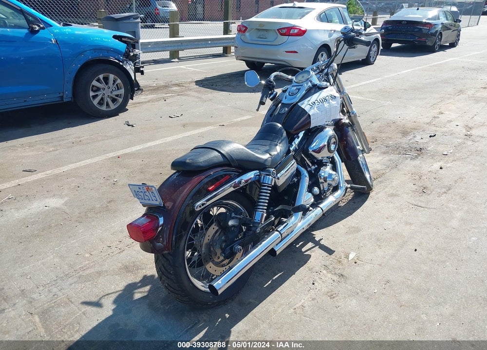 2011 HARLEY-DAVIDSON FXDC VIN: 1HD1GV41XBC303352