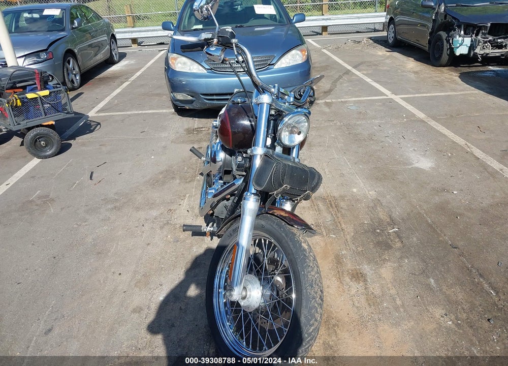 2011 HARLEY-DAVIDSON FXDC VIN: 1HD1GV41XBC303352