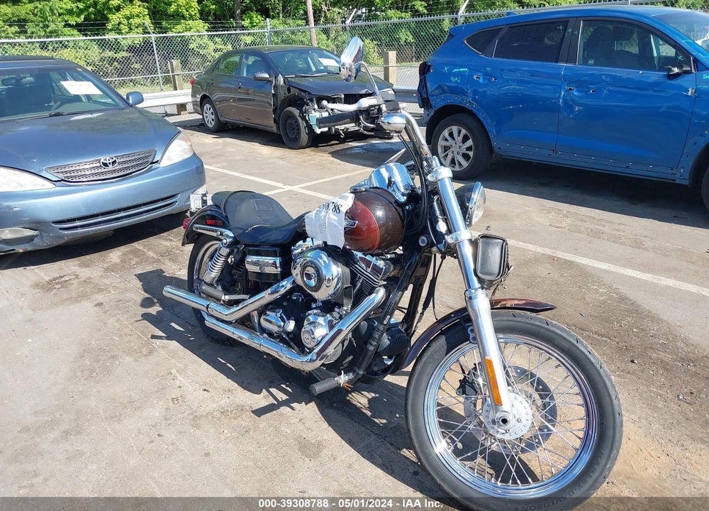 2011 HARLEY-DAVIDSON FXDC VIN: 1HD1GV41XBC303352