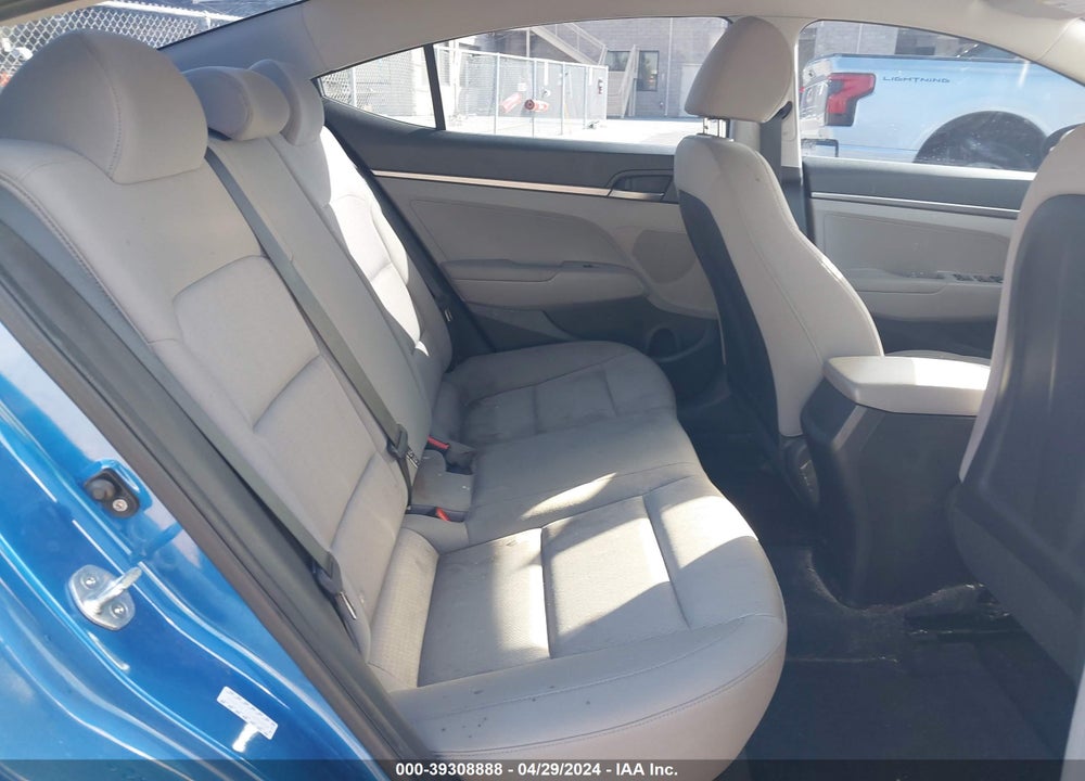 2018 HYUNDAI ELANTRA SE VIN: KMHD74LF7JU634898