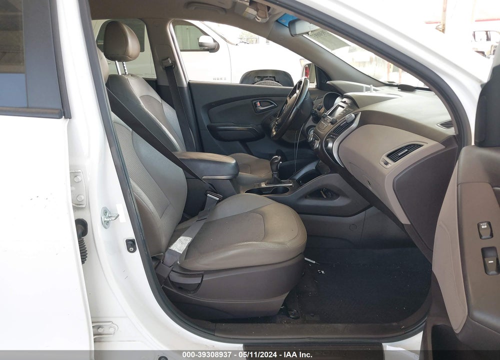 2015 HYUNDAI TUCSON SE VIN: KM8JU3AG6FU043924