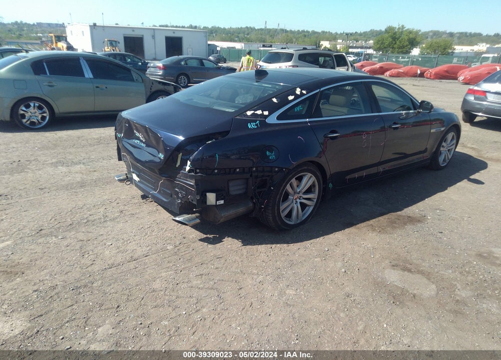 2016 JAGUAR XJ XJL PORTFOLIO VIN: SAJWJ2GD9G8W01805