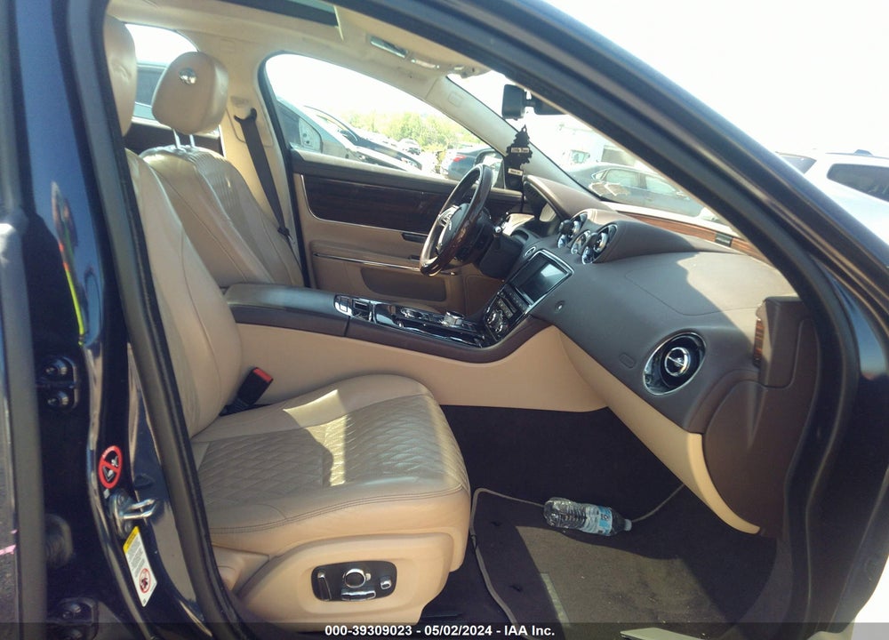 2016 JAGUAR XJ XJL PORTFOLIO VIN: SAJWJ2GD9G8W01805