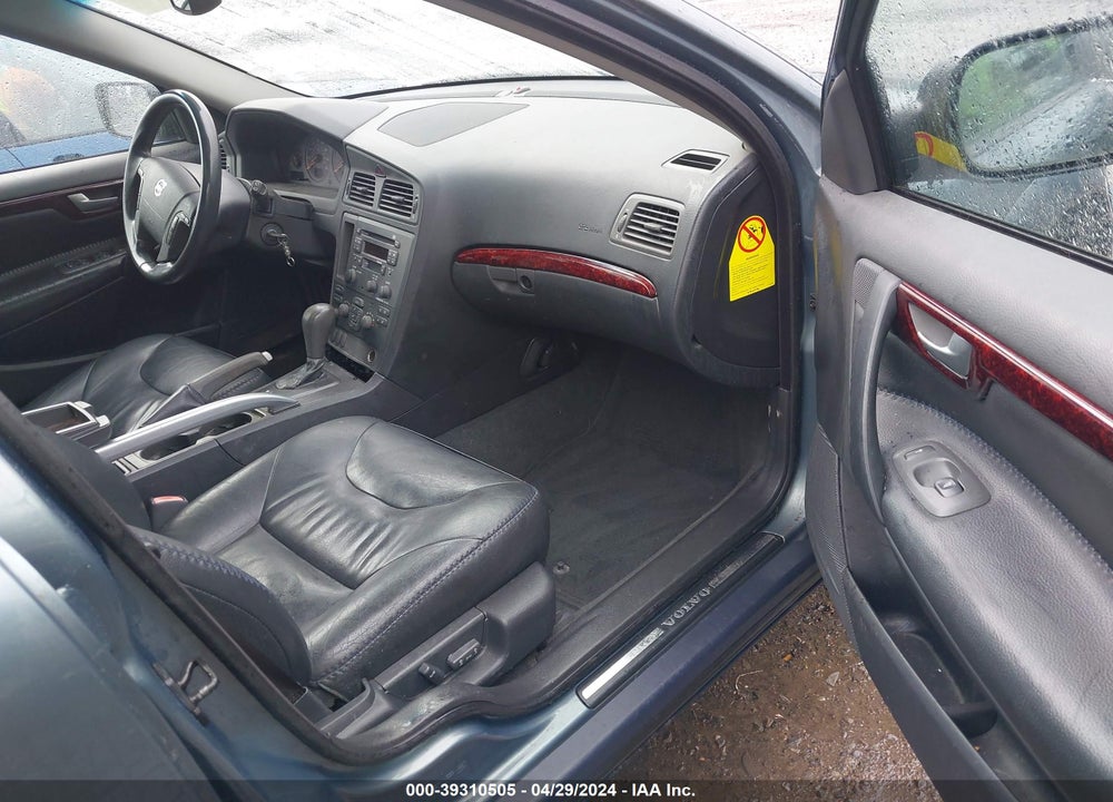 2003 VOLVO XC70 2.5T VIN: YV1SZ59H131108088