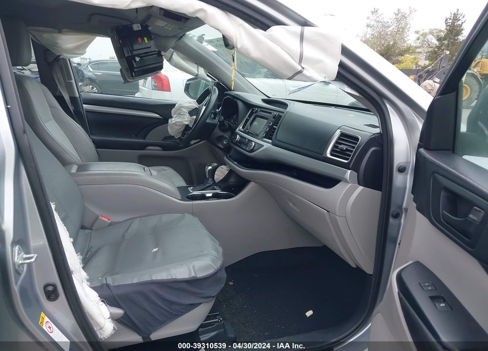 2015 TOYOTA HIGHLANDER LE PLUS V6 VIN: 5TDZKRFH8FS107810