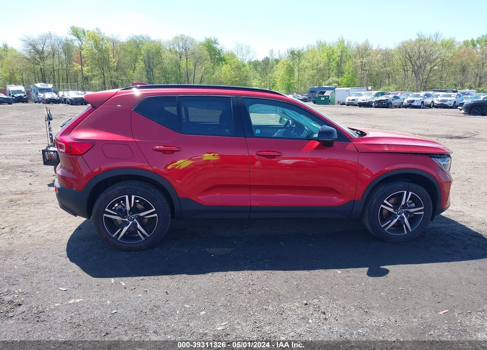 2024 VOLVO XC40 B5 CORE DARK THEME VIN: YV4L12UKXR2271261