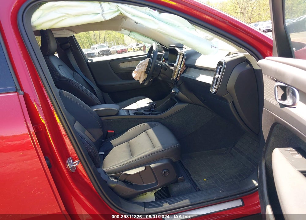 2024 VOLVO XC40 B5 CORE DARK THEME VIN: YV4L12UKXR2271261