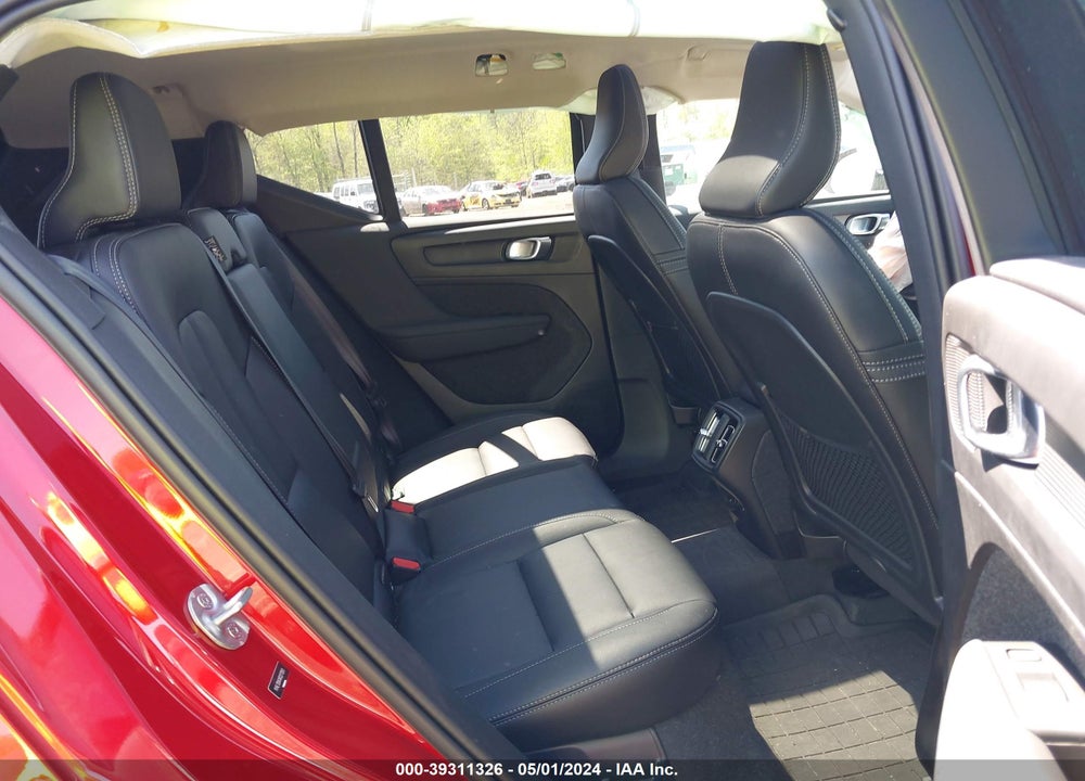 2024 VOLVO XC40 B5 CORE DARK THEME VIN: YV4L12UKXR2271261
