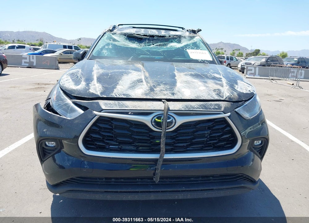2022 TOYOTA HIGHLANDER XLE VIN: 5TDHZRAH1NS136434