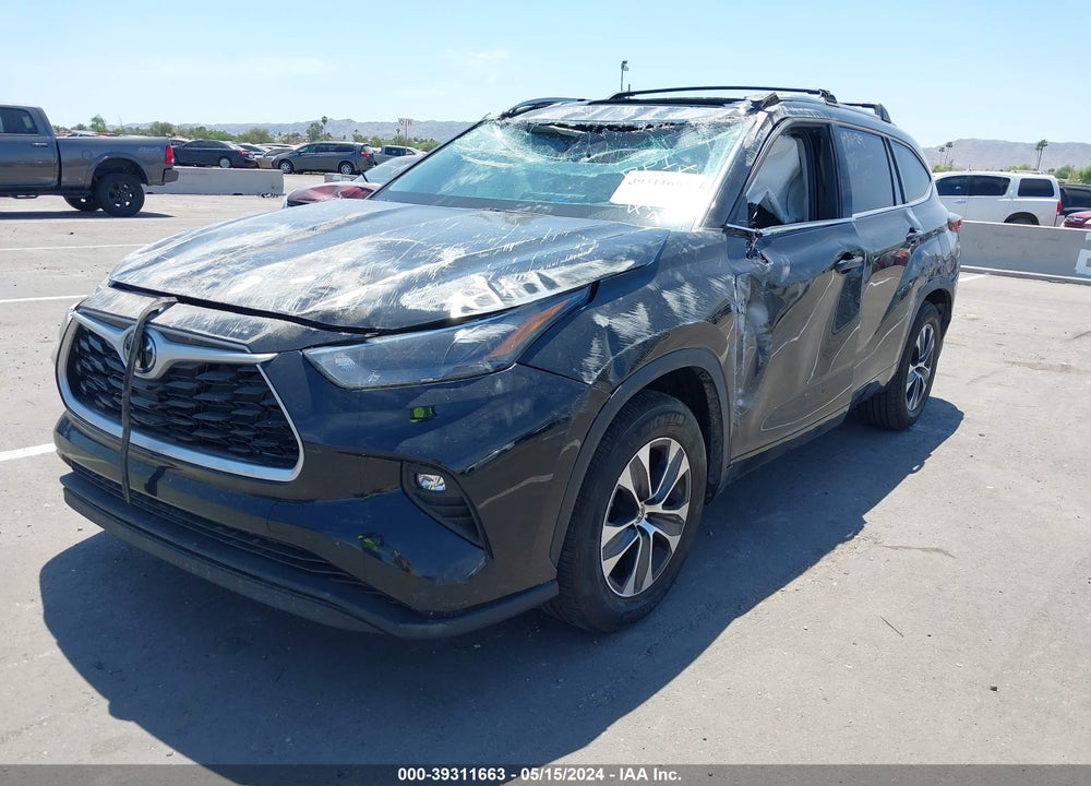 2022 TOYOTA HIGHLANDER XLE VIN: 5TDHZRAH1NS136434