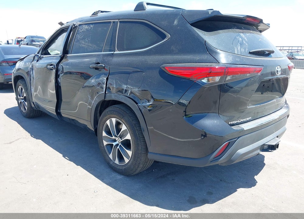 2022 TOYOTA HIGHLANDER XLE VIN: 5TDHZRAH1NS136434