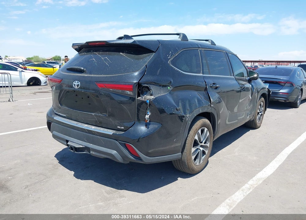 2022 TOYOTA HIGHLANDER XLE VIN: 5TDHZRAH1NS136434