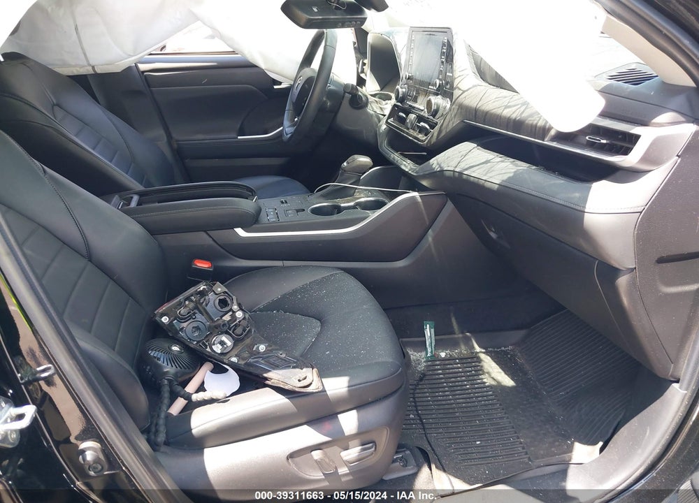 2022 TOYOTA HIGHLANDER XLE VIN: 5TDHZRAH1NS136434