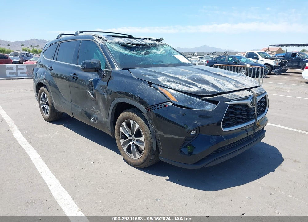 2022 TOYOTA HIGHLANDER XLE VIN: 5TDHZRAH1NS136434