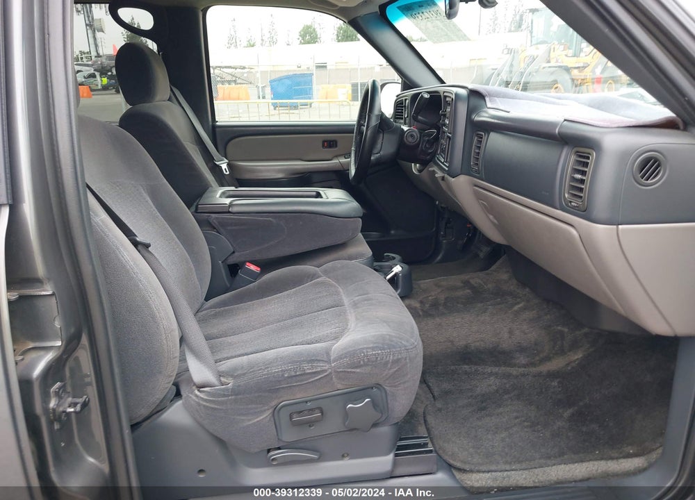 2002 CHEVROLET TAHOE LS VIN: 1GNEC13T72R318132