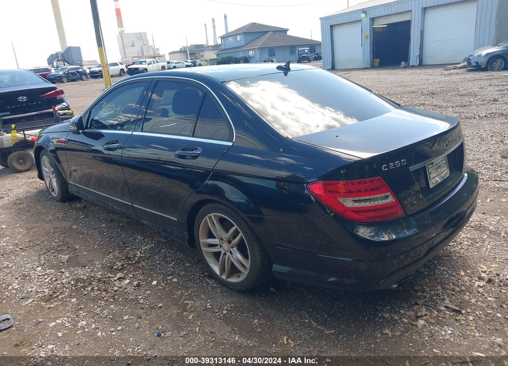 2013 MERCEDES-BENZ C 250 LUXURY/SPORT VIN: WDDGF4HB0DR285008