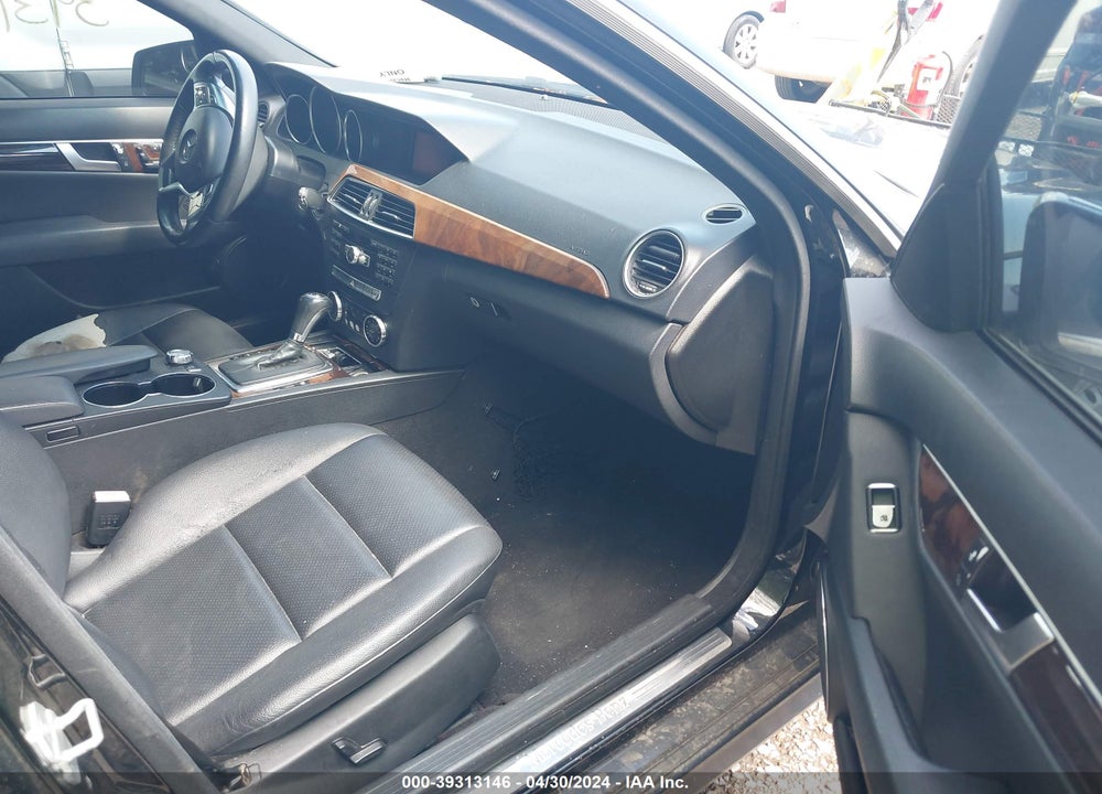 2013 MERCEDES-BENZ C 250 LUXURY/SPORT VIN: WDDGF4HB0DR285008