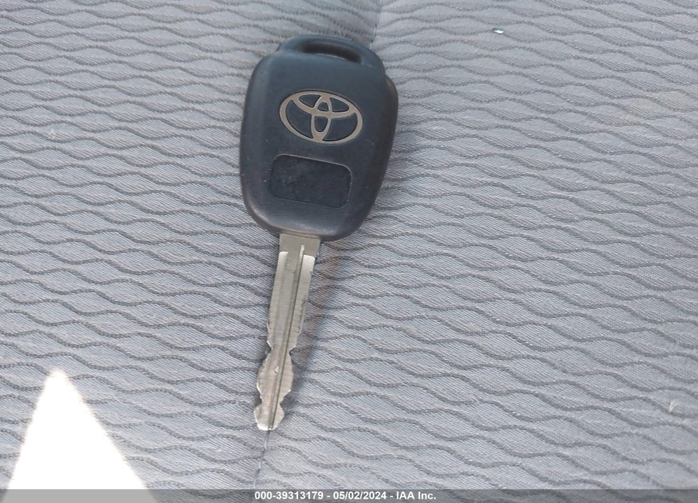 2014 TOYOTA COROLLA LE VIN: 5YFBURHE5EP143346