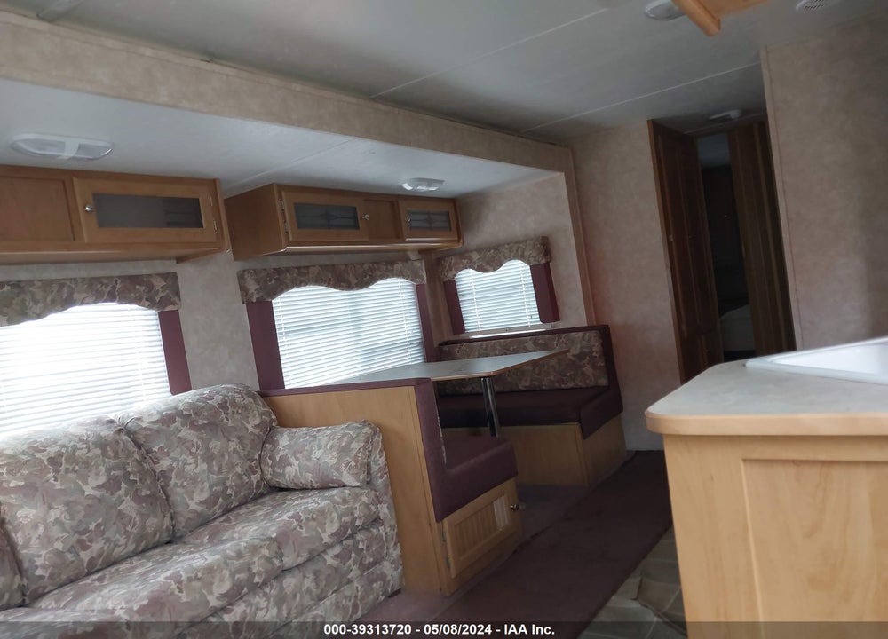 2004 DUTCHMEN SPORT SERIES M-26L-D VIN: 47CTDDN224G514205