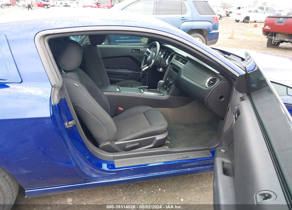 2014 FORD MUSTANG V6 VIN: 1ZVBP8AM8E5230879