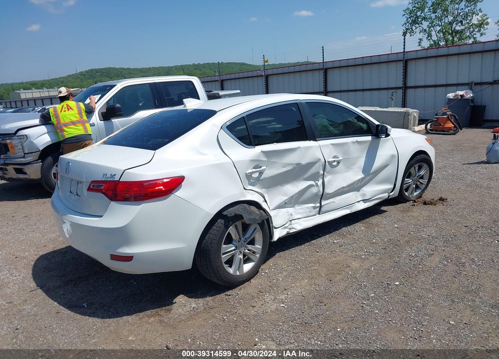 2013 ACURA ILX 2.0L VIN: 19VDE1F38DE018326