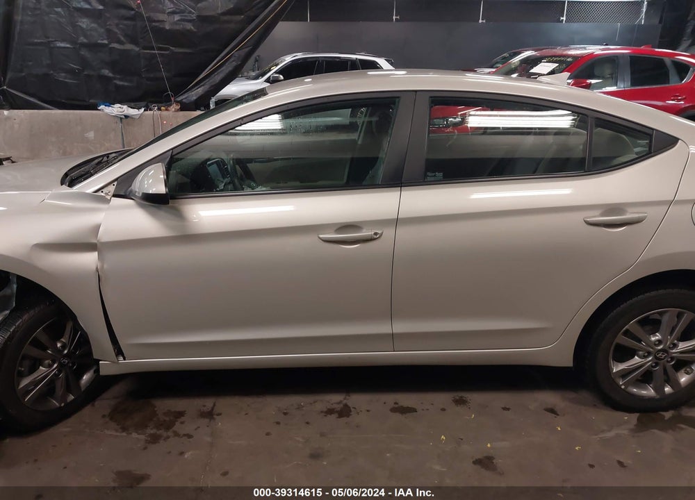 2017 HYUNDAI ELANTRA SE VIN: 5NPD84LF8HH130270