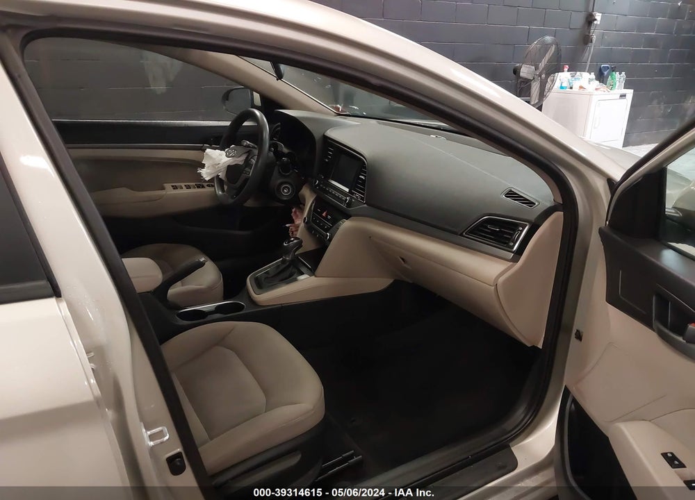 2017 HYUNDAI ELANTRA SE VIN: 5NPD84LF8HH130270