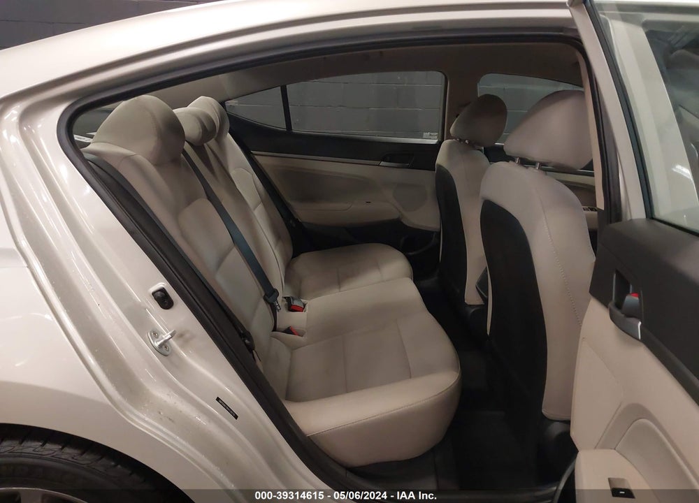 2017 HYUNDAI ELANTRA SE VIN: 5NPD84LF8HH130270