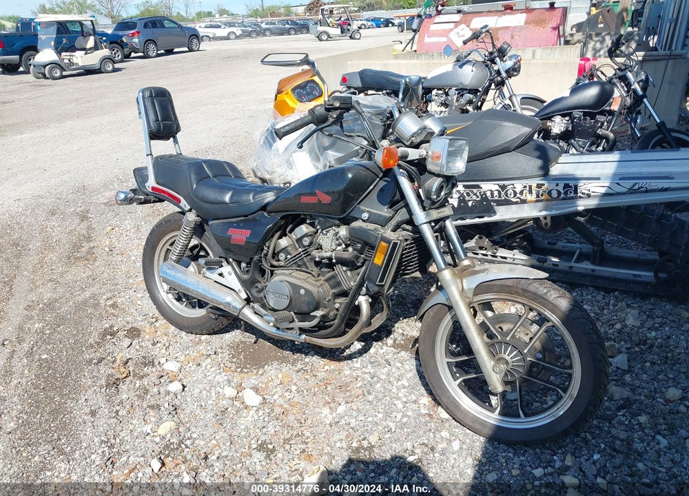 1984 HONDA VF500 C VIN: JH2PC1304EM008701