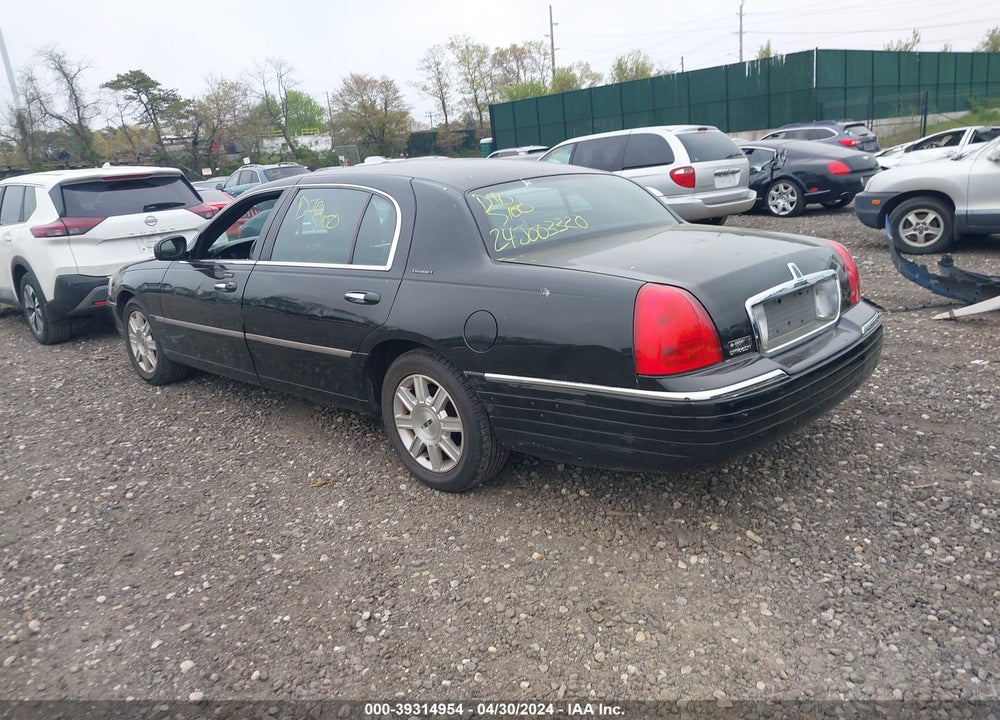 2011 LINCOLN TOWN CAR EXECUTIVE L VIN: 2LNBL8EV3BX756408