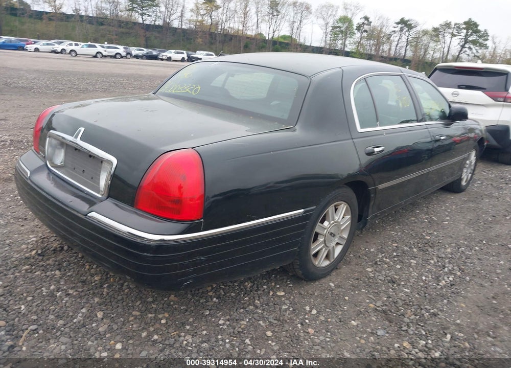 2011 LINCOLN TOWN CAR EXECUTIVE L VIN: 2LNBL8EV3BX756408