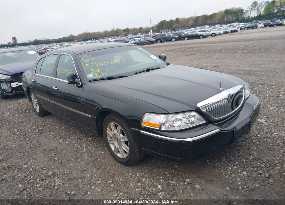 2011 LINCOLN TOWN CAR EXECUTIVE L VIN: 2LNBL8EV3BX756408