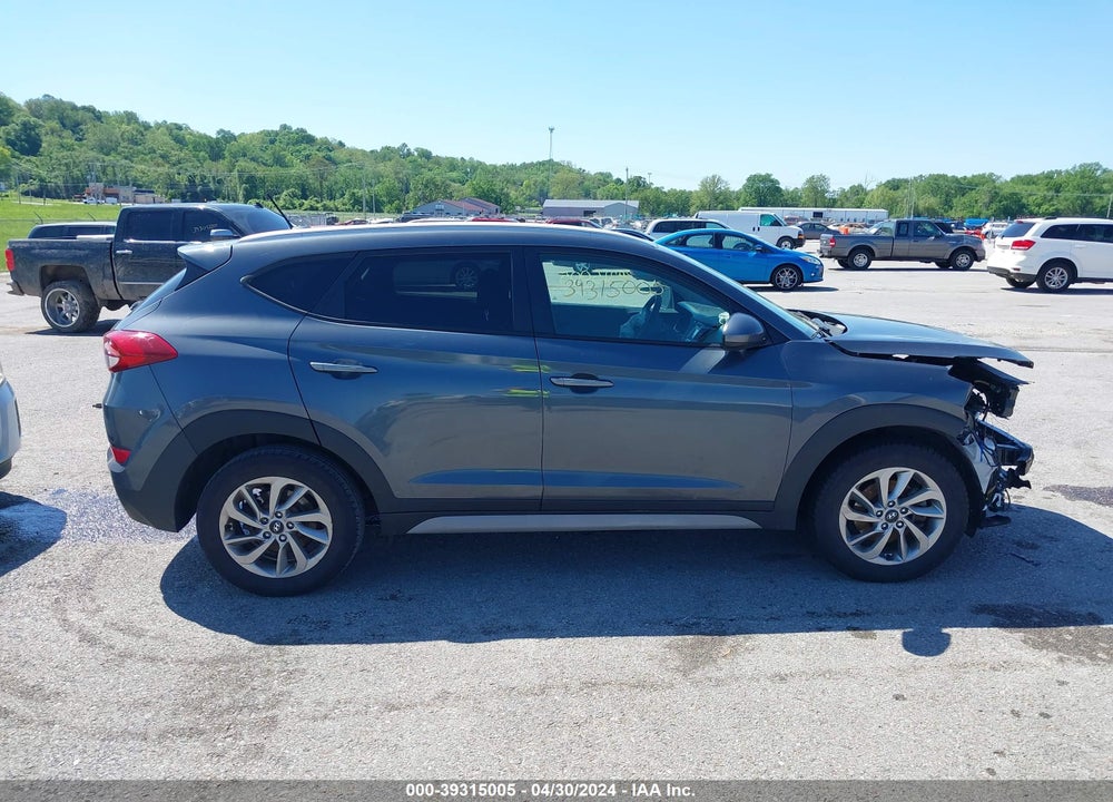 2017 HYUNDAI TUCSON SE VIN: KM8J3CA48HU565160