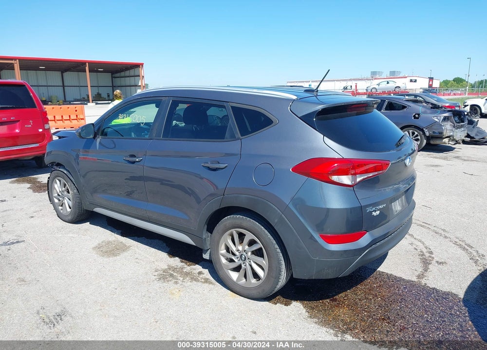 2017 HYUNDAI TUCSON SE VIN: KM8J3CA48HU565160