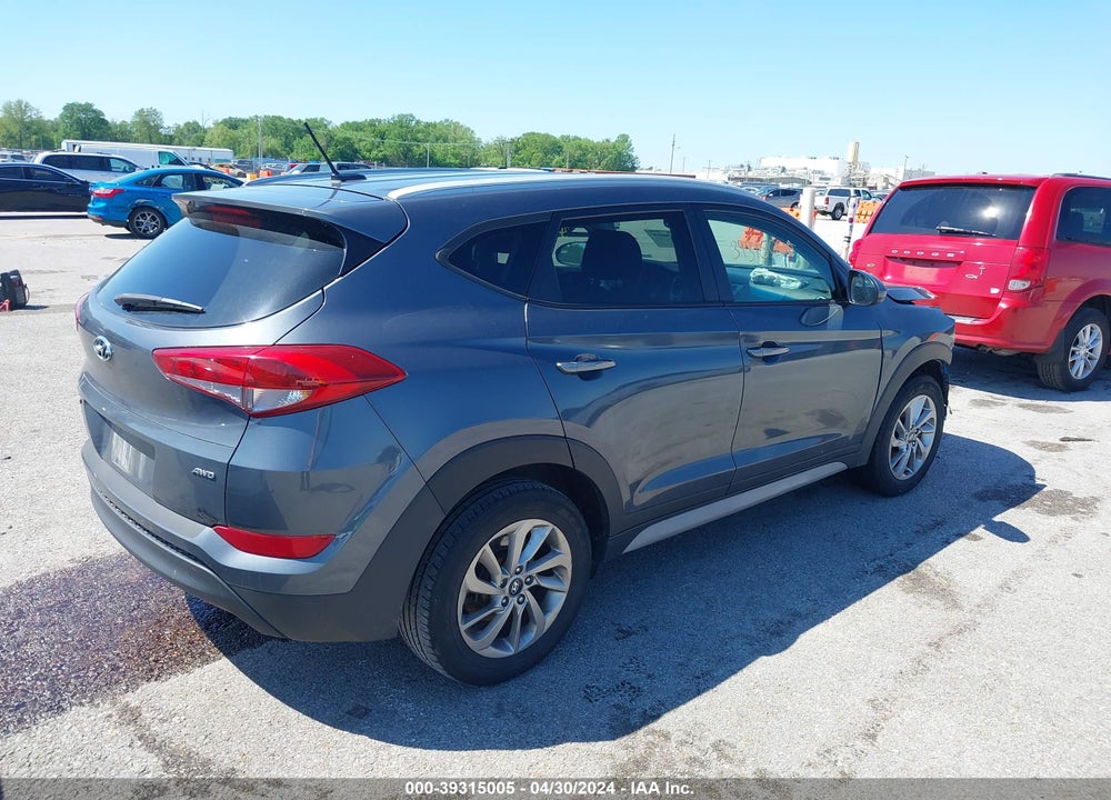 2017 HYUNDAI TUCSON SE VIN: KM8J3CA48HU565160