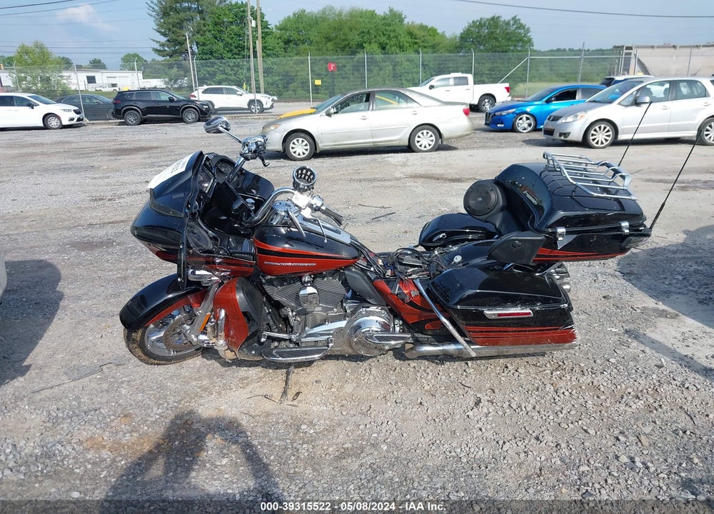 2015 HARLEY-DAVIDSON FLTRUSE CVO ROAD GLIDE VIN: 1HD1TAN12FB961116