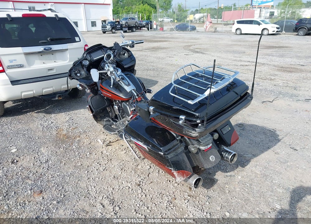 2015 HARLEY-DAVIDSON FLTRUSE CVO ROAD GLIDE VIN: 1HD1TAN12FB961116