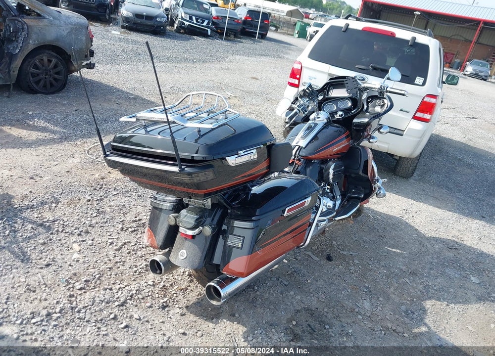 2015 HARLEY-DAVIDSON FLTRUSE CVO ROAD GLIDE VIN: 1HD1TAN12FB961116