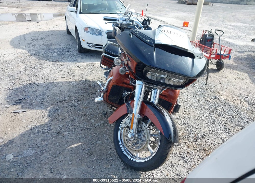 2015 HARLEY-DAVIDSON FLTRUSE CVO ROAD GLIDE VIN: 1HD1TAN12FB961116