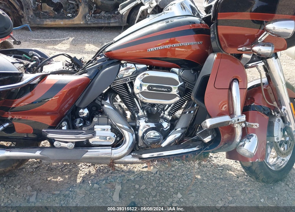 2015 HARLEY-DAVIDSON FLTRUSE CVO ROAD GLIDE VIN: 1HD1TAN12FB961116