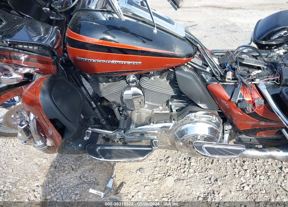 2015 HARLEY-DAVIDSON FLTRUSE CVO ROAD GLIDE VIN: 1HD1TAN12FB961116
