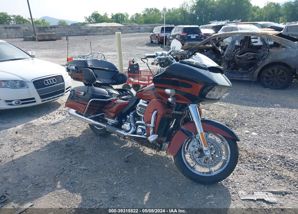 2015 HARLEY-DAVIDSON FLTRUSE CVO ROAD GLIDE VIN: 1HD1TAN12FB961116
