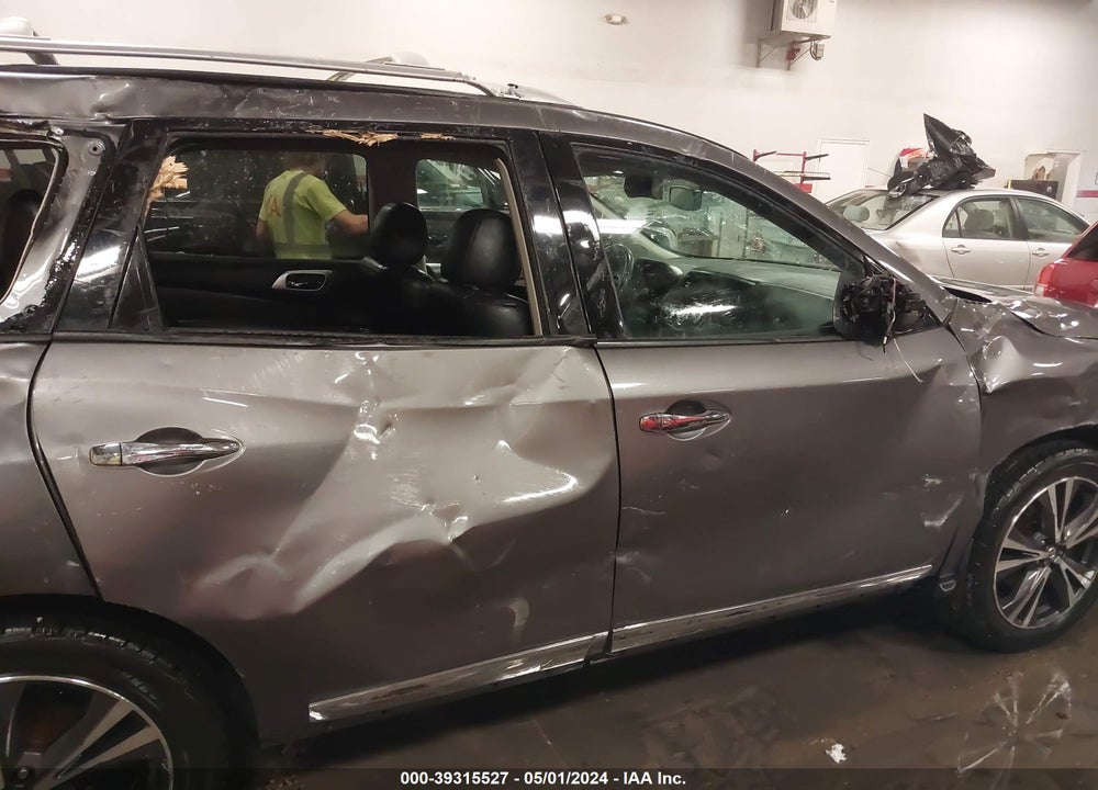 2017 NISSAN PATHFINDER PLATINUM VIN: 5N1DR2MM1HC622399